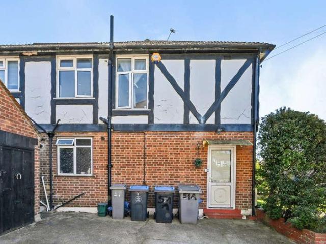 2 bed flat for sale