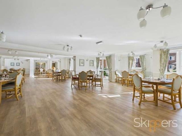2 bed flat for sale