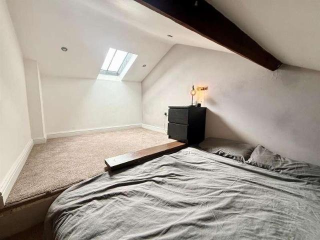 2 bed flat for sale