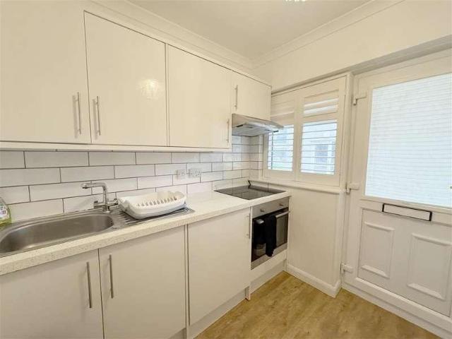 2 bed flat for sale