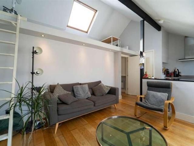 2 bed flat for sale