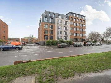2 bed flat for sale