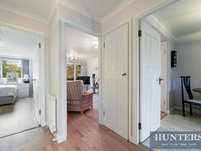 2 bed flat for sale
