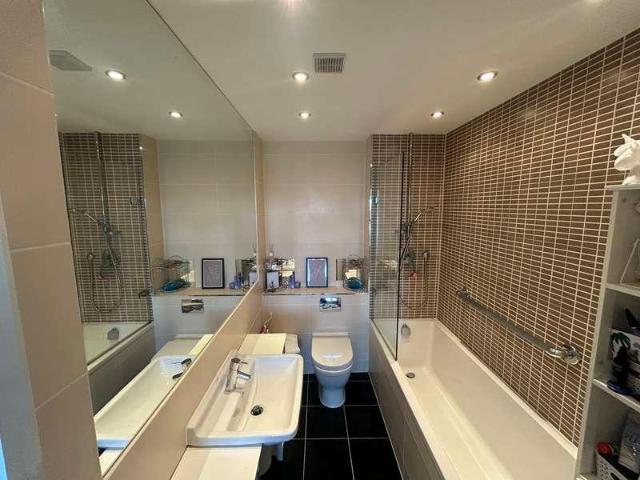 2 bed flat for sale