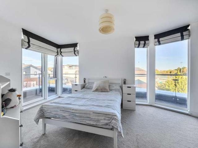 2 bed flat for sale