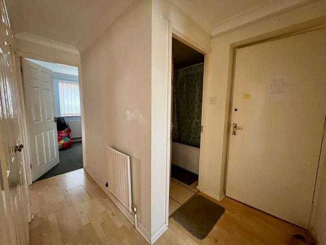 2 bed flat for sale