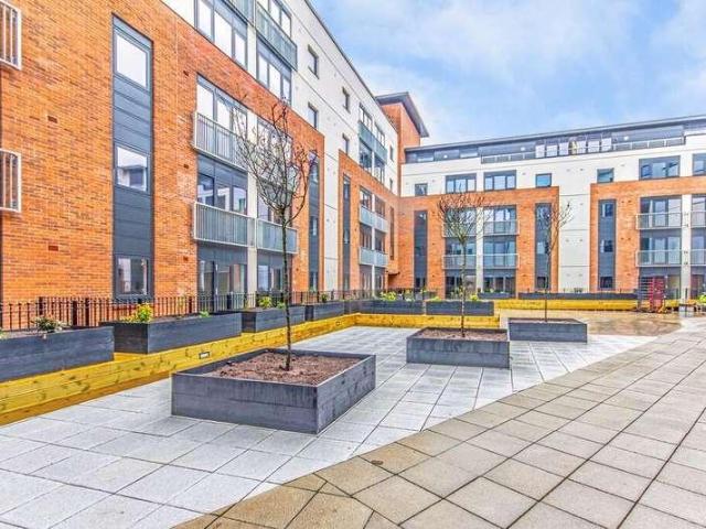 2 bed flat for sale