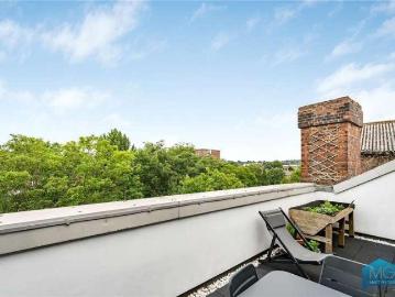 2 bed flat for sale