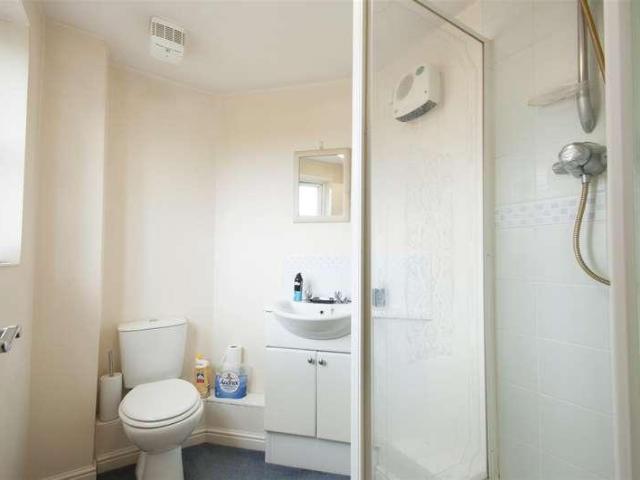 2 bed flat for sale