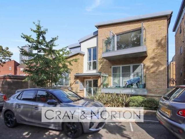 2 bed flat for sale