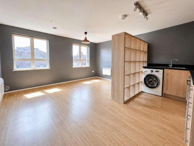 2 bed flat for sale