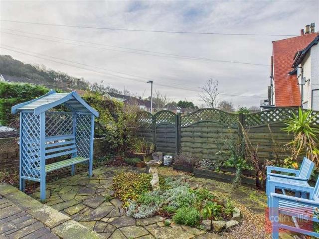 2 bed flat for sale