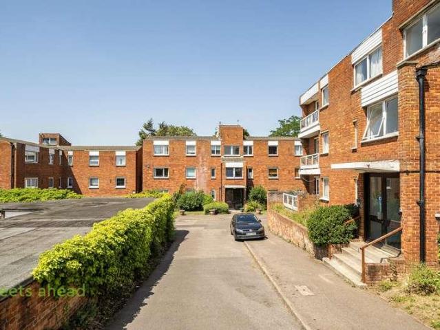 2 bed flat for sale