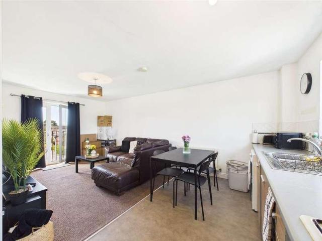 2 bed flat for sale