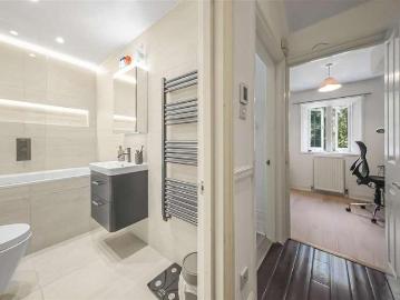 2 bed flat for sale