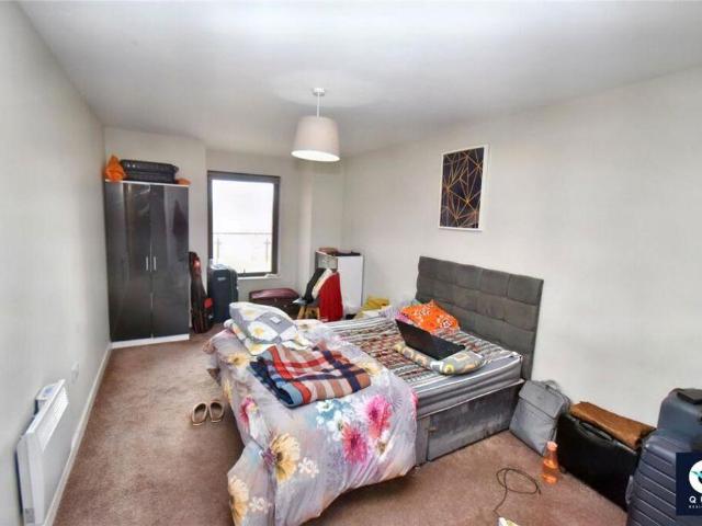 2 bed flat for sale