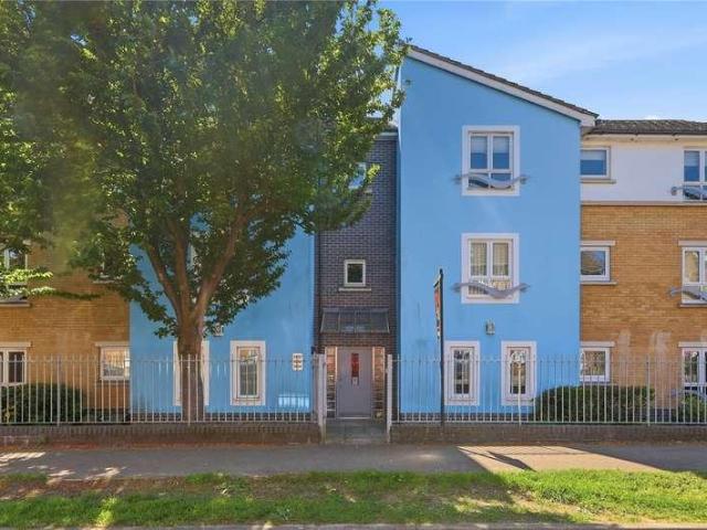 2 bed flat for sale