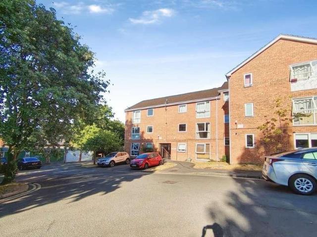 2 bed flat for sale