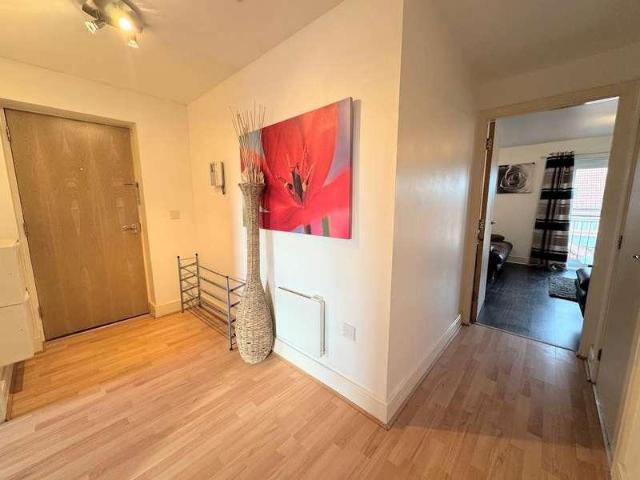 2 bed flat for sale