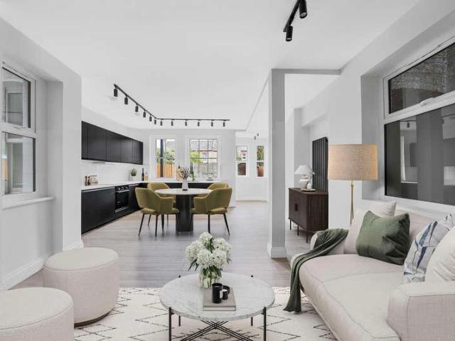 2 bed flat for sale