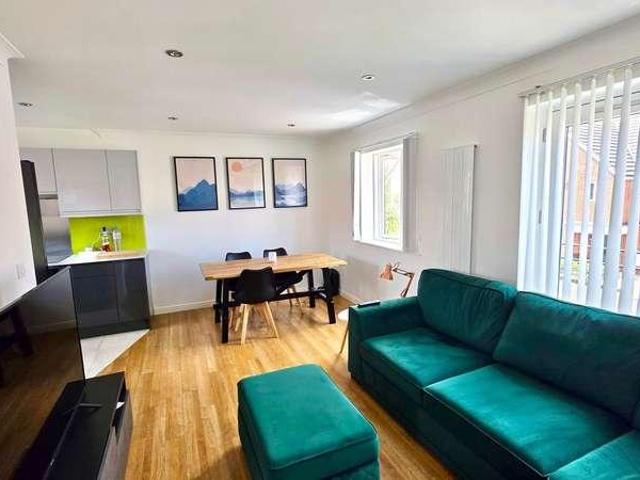 2 bed flat for sale