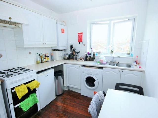 2 bed flat for sale