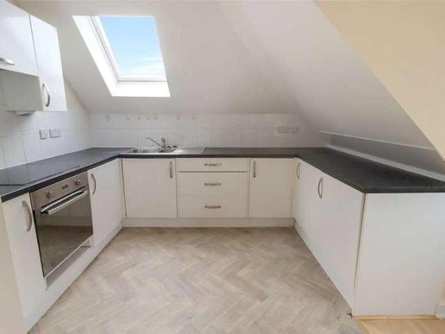2 bed flat for sale