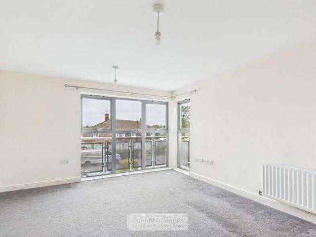 2 bed flat for sale