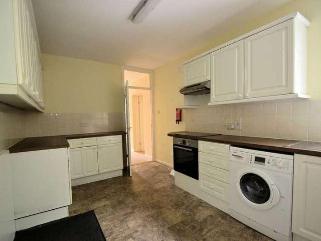 2 bed flat for sale