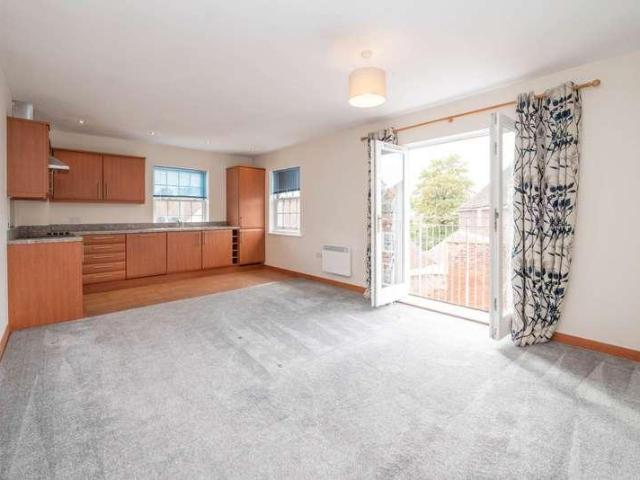 2 bed flat for sale