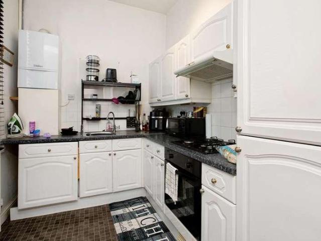 2 bed flat for sale