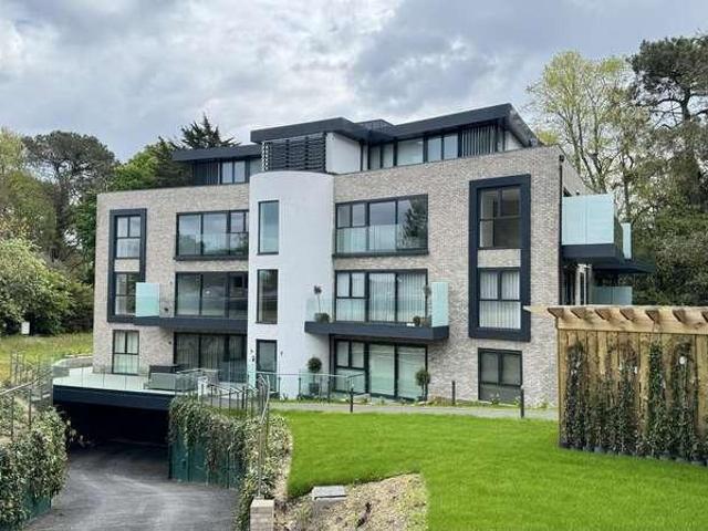 2 bed flat for sale