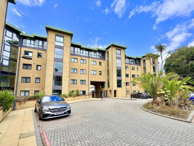 2 bed flat for sale