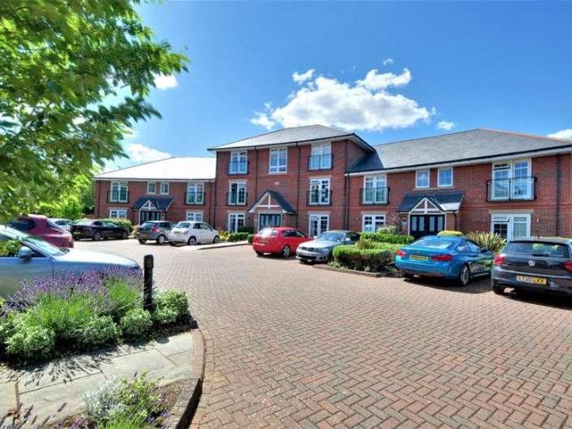 2 bed flat for sale