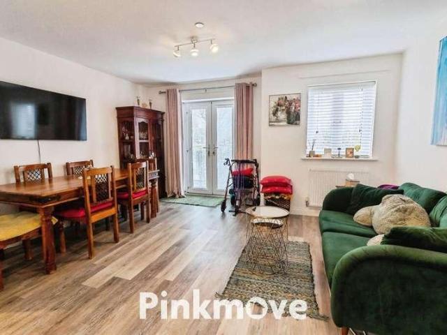 2 bed flat for sale