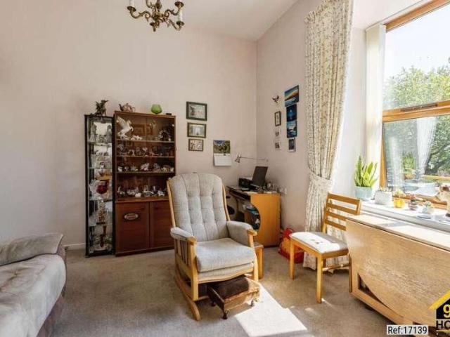 2 bed flat for sale