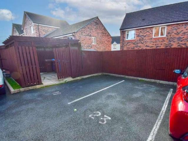 2 bed flat for sale