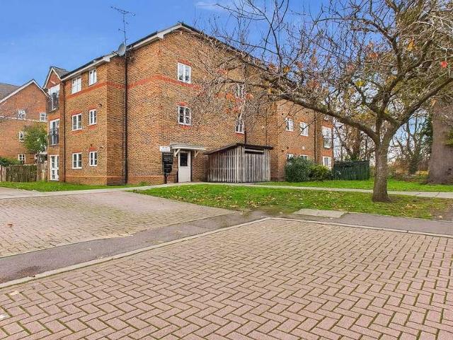 2 bed flat for sale