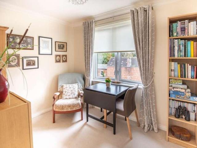 2 bed flat for sale