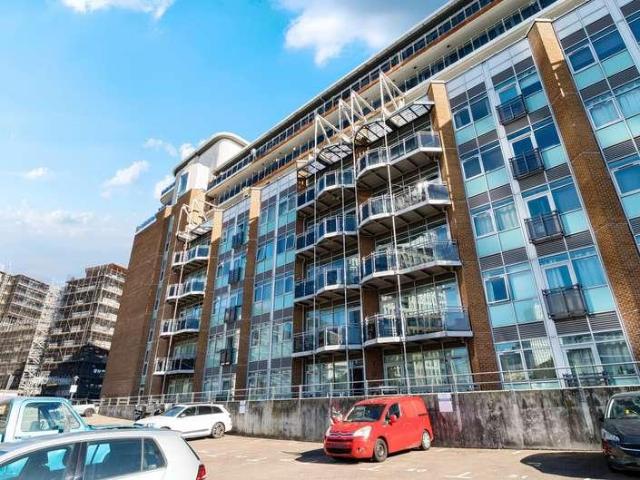 2 bed flat for sale