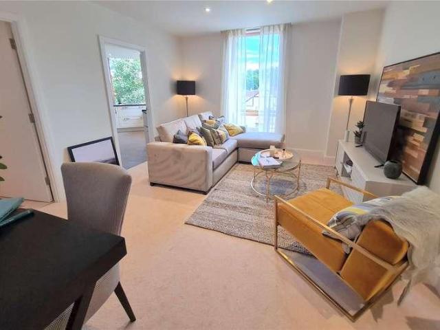 2 bed flat for sale