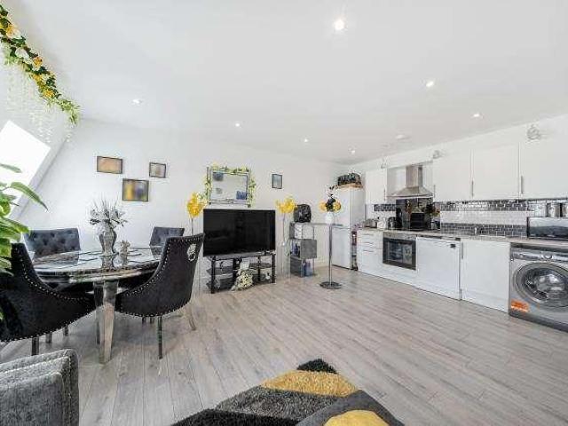 2 bed flat for sale