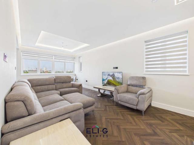 2 bed flat for sale