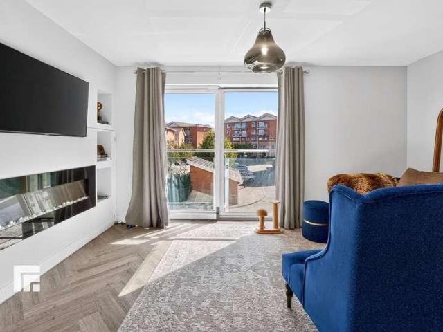 2 bed flat for sale