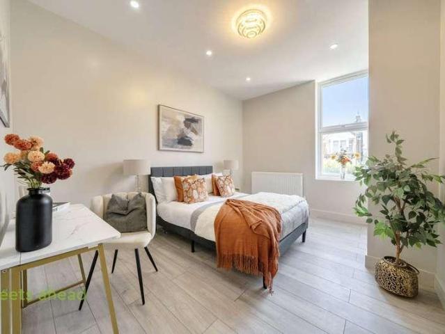 2 bed flat for sale