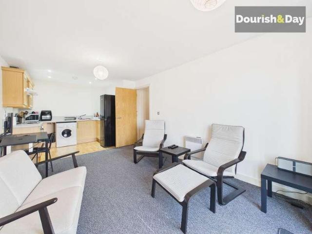 2 bed flat for sale