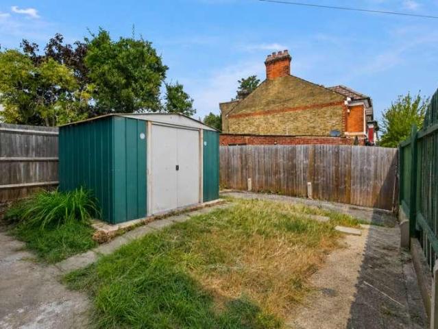 2 bed flat for sale