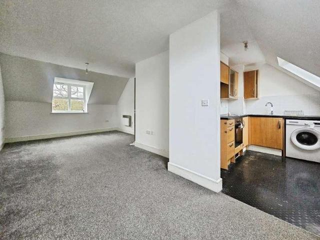 2 bed flat for sale