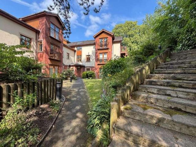 2 bed flat for sale