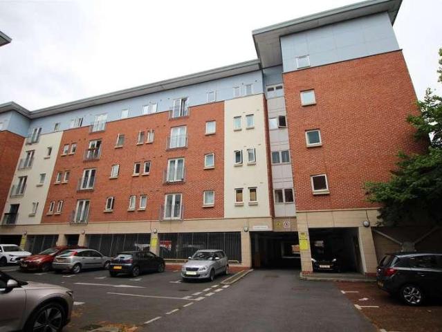 2 bed flat for sale